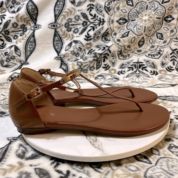 MICHAEL Michael Kors Kristen Thong Flat Sandals, Cognac Size 9M - Picture 6 of 15